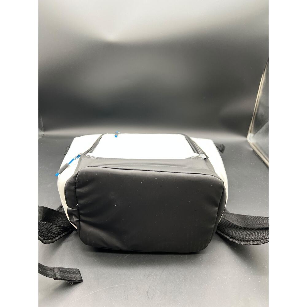 Titan Deep Freeze Arctic Backpack Cooler White Black - Picture 10 of 10